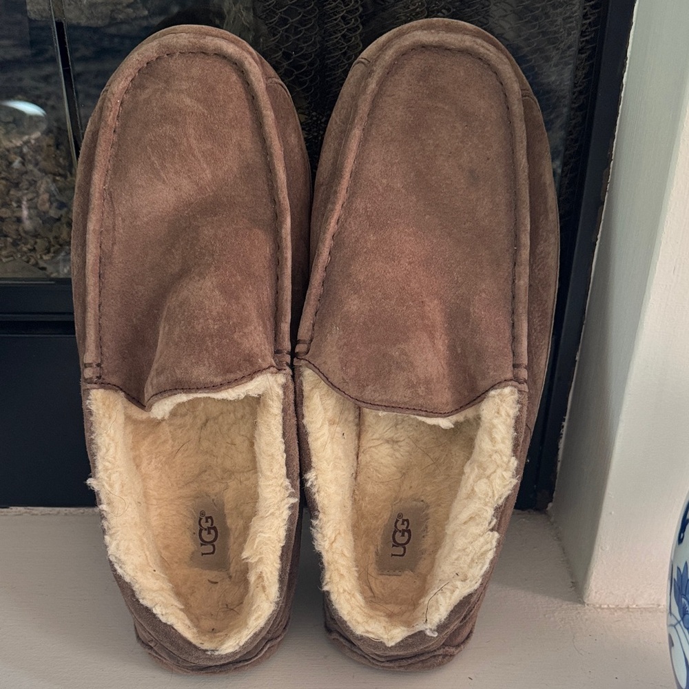 UGG Men's Tan Suede Loafers ascot NWOT. Size 13